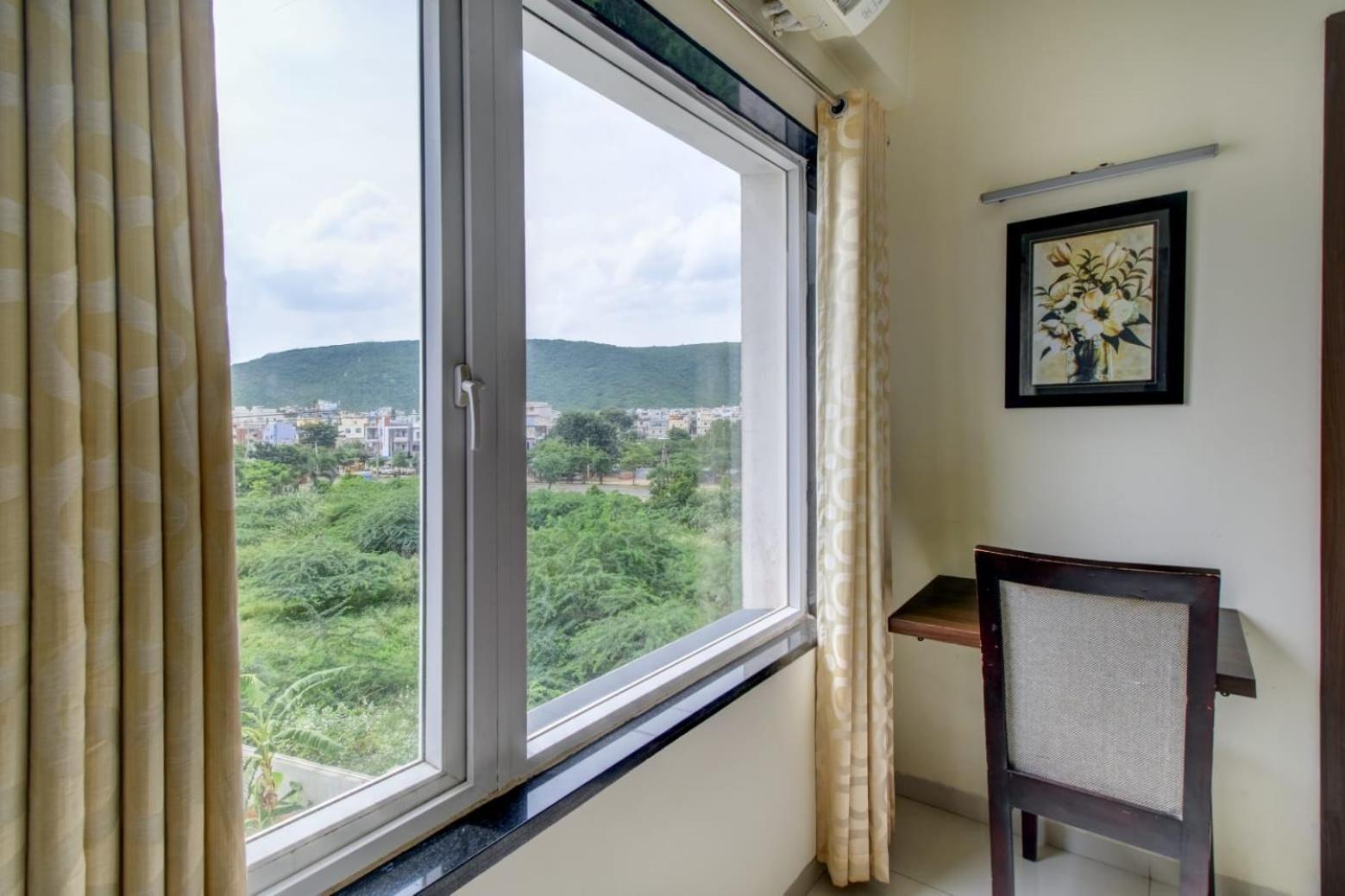 Hotel Lorven 维沙卡帕特南 外观 照片